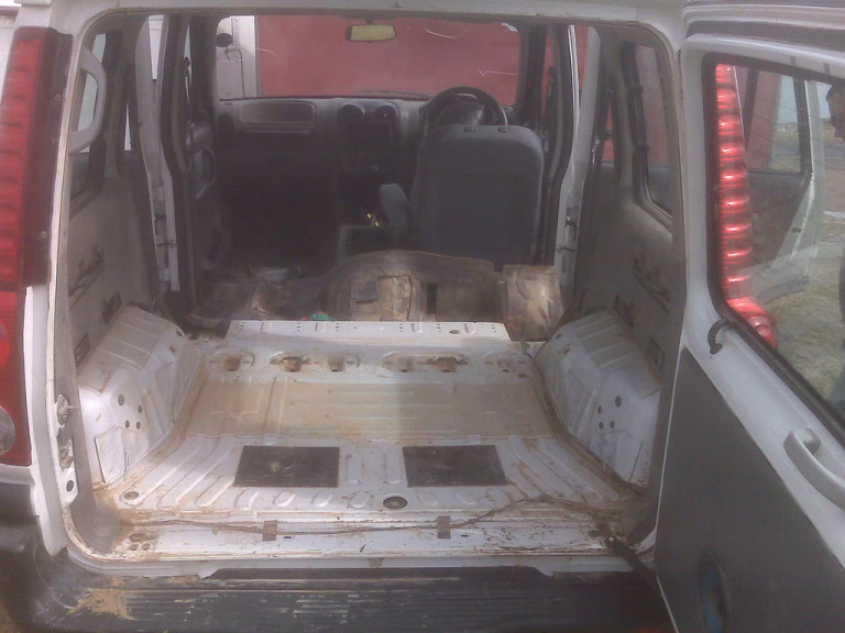 Dirty White Mahindra Scorpio Extreme Deep Clean 2009