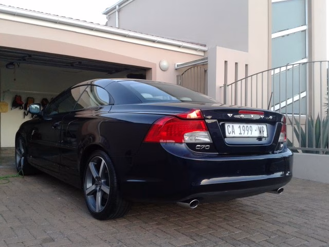 dark blue volvo c70 paint correction